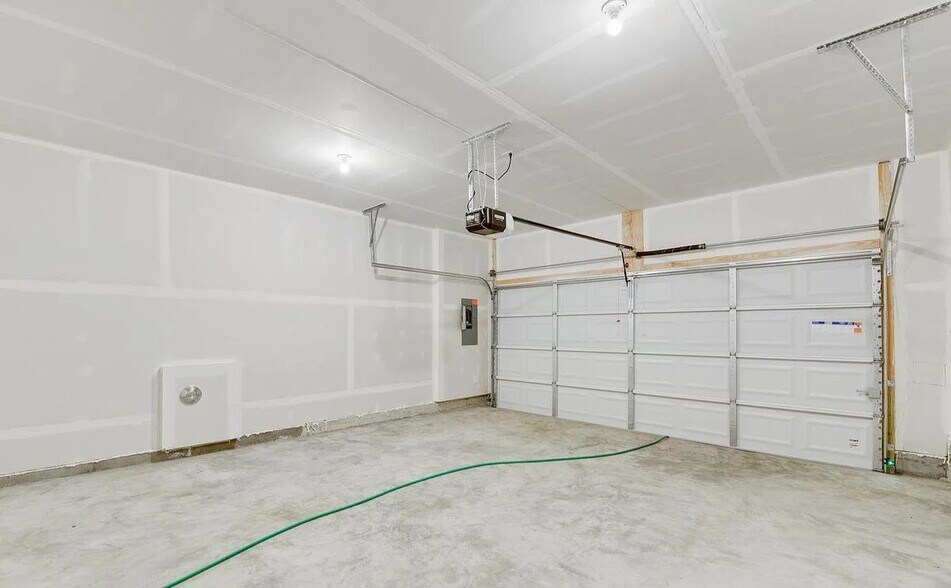 Building Photo - 1745 Lawder Cir
