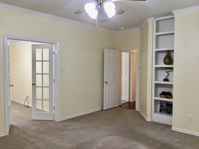 Building Photo - 114 N Queenscliff Cir