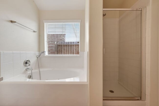 Building Photo - 9830 Lynette Falls Dr