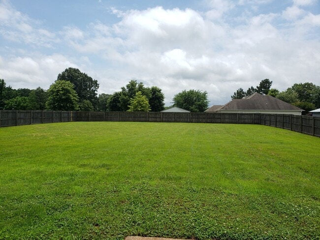 Building Photo - 18 Long Meadow Dr