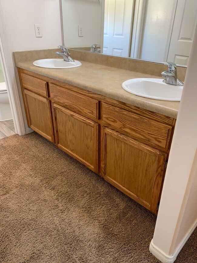 Building Photo - 5404 El Palacio Dr