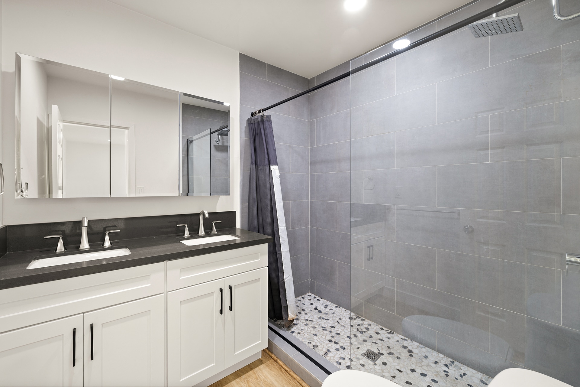 Building Photo - 715 Sunset Ave