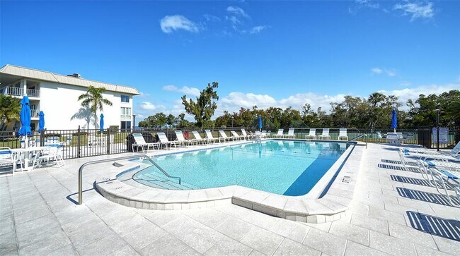 Building Photo - 3330 Gulf of Mexico Dr