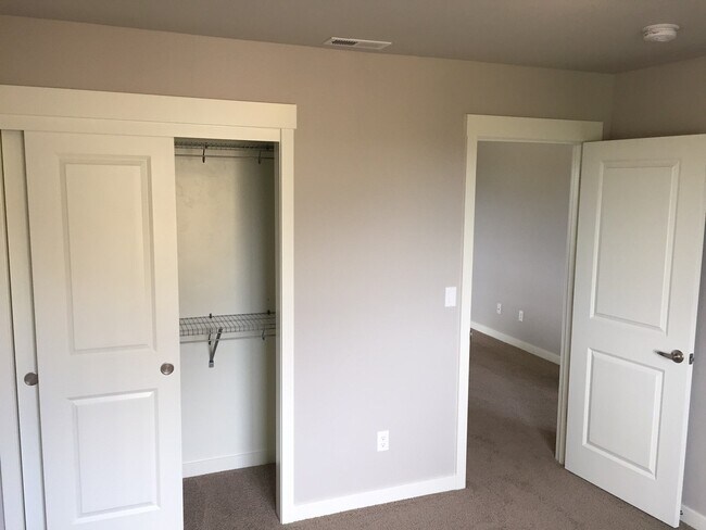 Building Photo - 3035 SW Black Butte Ln