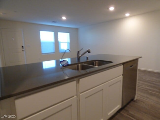 Building Photo - 9428 Emerald Mesa St