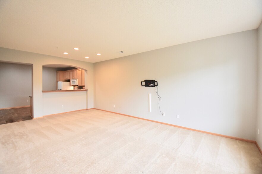 Building Photo - 8395 Townsend Dr