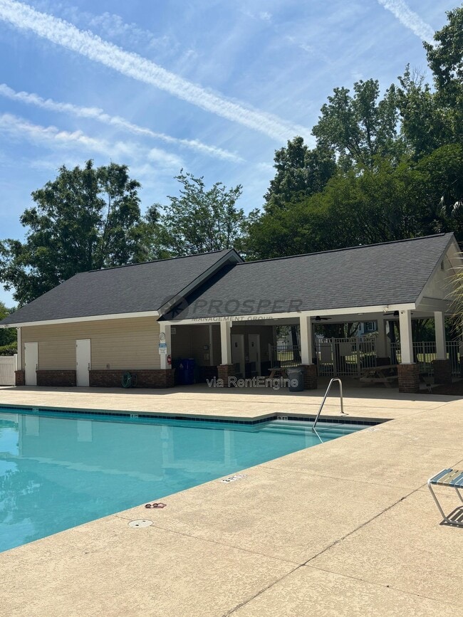 Building Photo - 833 Paran Oaks Dr