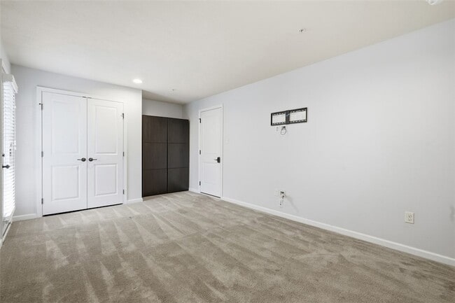 Building Photo - 1204 Pointe View Dr