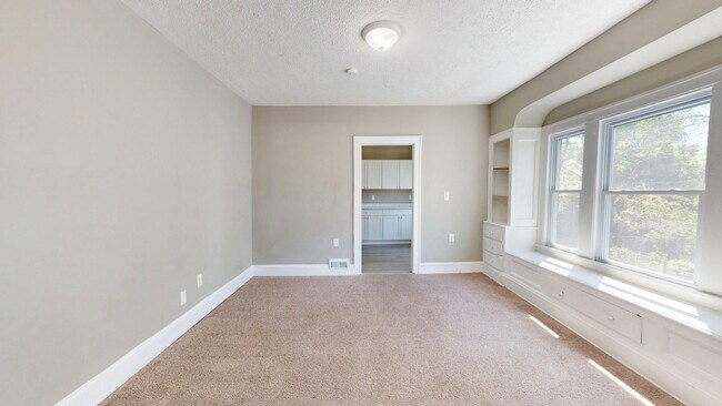 Building Photo - 3633 E 143rd St