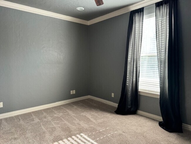 Building Photo - 4/3/2/2 Hallsville ISD Fenced Yard and Pool