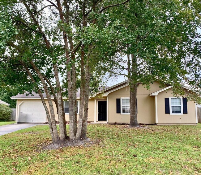 Primary Photo - 4/2 with fenced in yard!