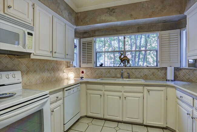 Building Photo - 2125 Bering Dr