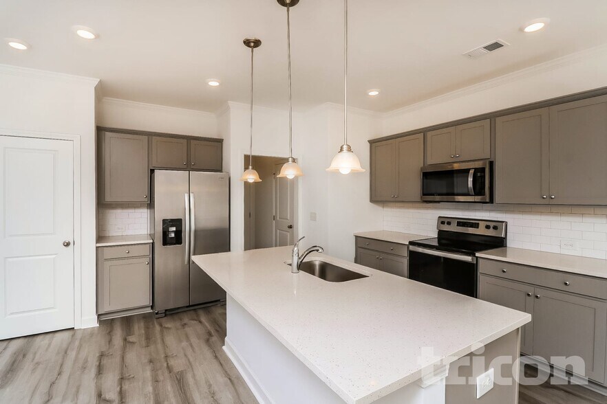 Building Photo - 146 E Rdg Wy