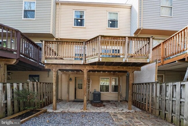 Building Photo - 708 Suffield Dr