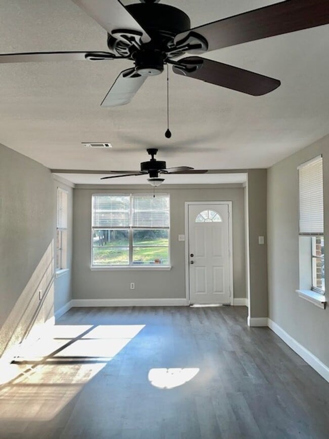 Building Photo - Gulfport 2 Bedroom