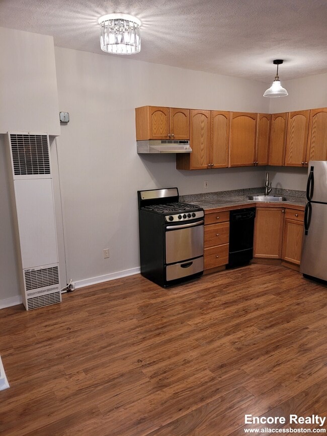 Building Photo - 145 Endicott St