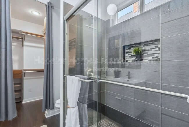 Building Photo - 1421 Leonard St