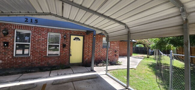 Building Photo - 215 Eleanor Ave