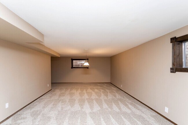 Building Photo - Comfortable Ranch-Style Living with Large Fenced Backyard!