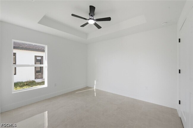 Building Photo - 2105 NE 1st Ave