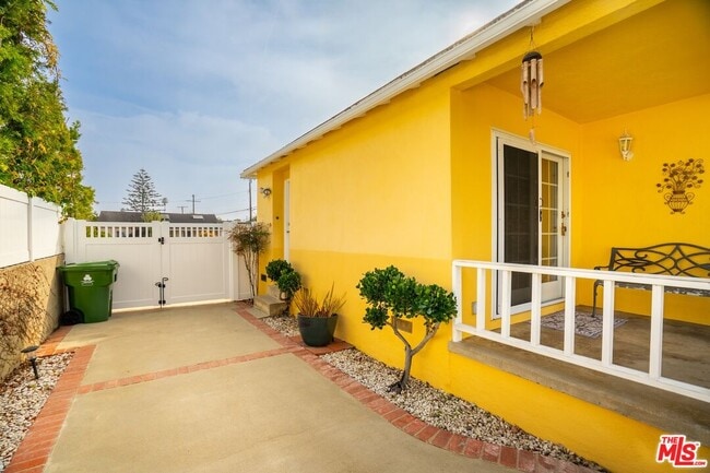 Building Photo - 12719 Rose Ave