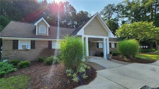 Building Photo - 3249 Brockenhurst Dr