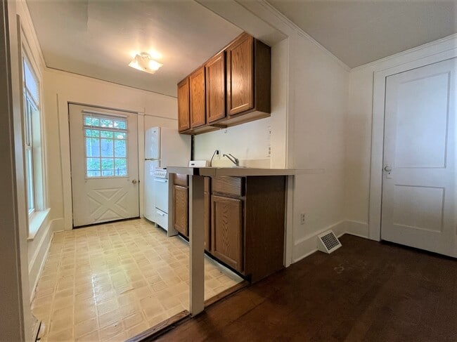 Building Photo - 148 Marston Ave