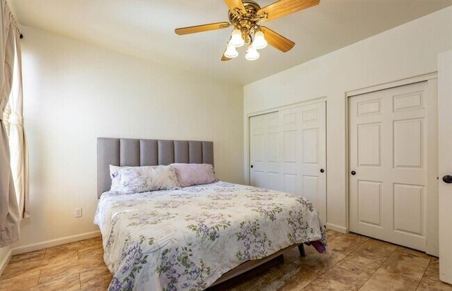 Building Photo - 3bedr 2bath Condo In a quiet location