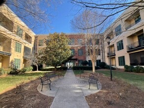 Building Photo - Upscale Condo in Popular Davis Park!