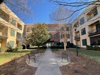 Building Photo - Upscale Condo in Popular Davis Park!