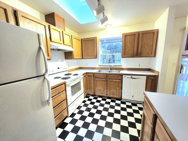 Building Photo - 24550 S Kingston Rd NE