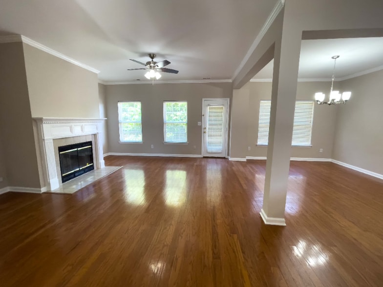 Building Photo - 107 Barrington Ct