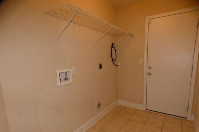 Building Photo - 5462 Turbine Way