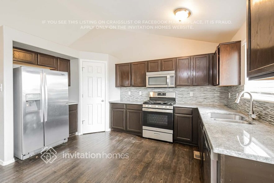 Building Photo - 13544 N Pecos St