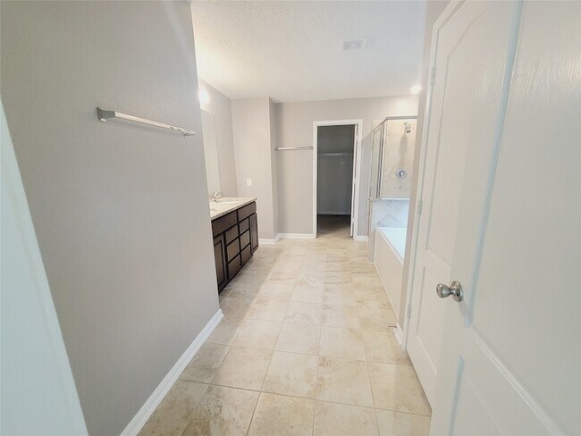 Building Photo - 15606 Barton Orchard Ln