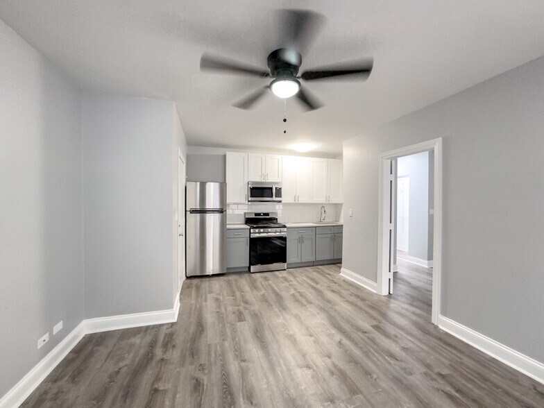 Building Photo - 4241 N Kenmore Ave