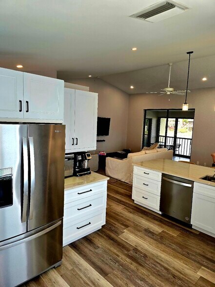 Building Photo - 10367 S Circle Lake Dr