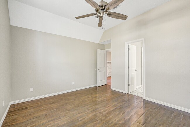 Building Photo - 2513 Northern Dr