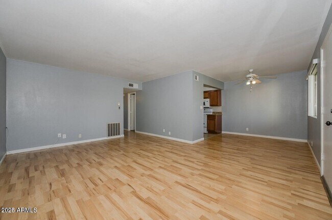 Building Photo - 1702 W Tuckey Ln