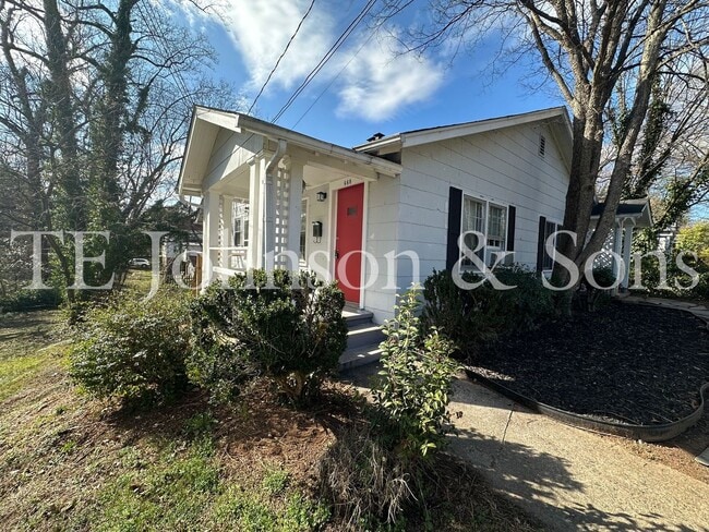 Building Photo - Charming 1-Bedroom Duplex in Winston-Salem