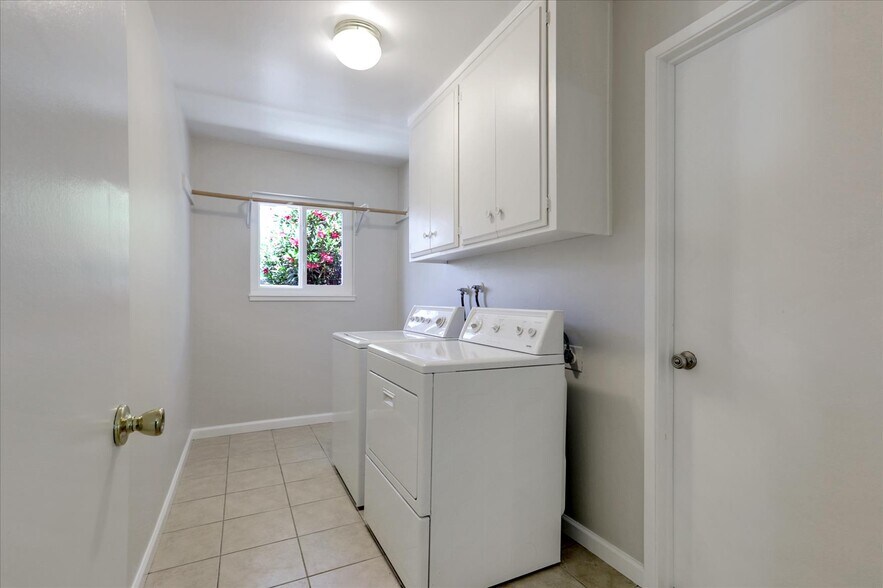 Building Photo - 2720 Diericx Dr