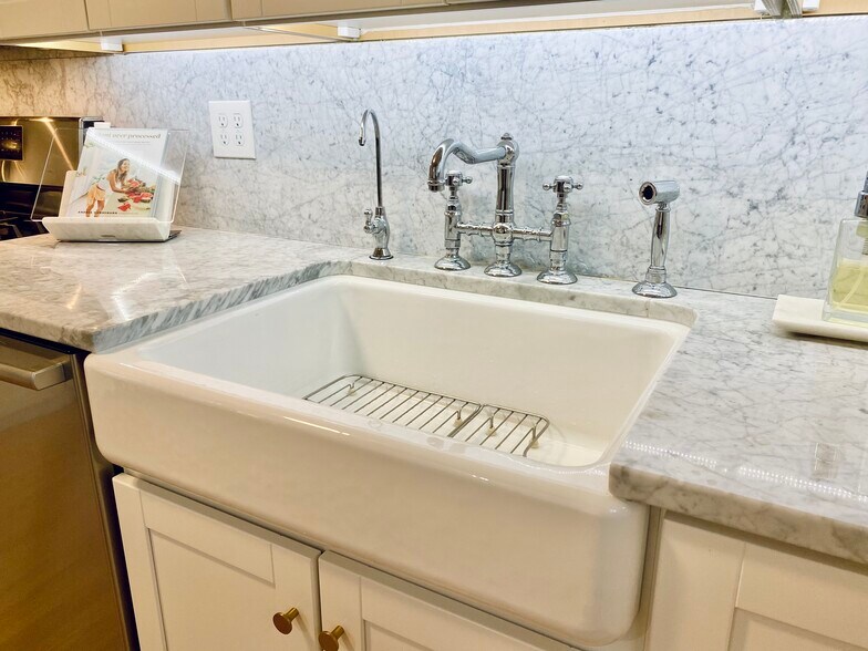 Building Photo - 1845 Northwest Ct