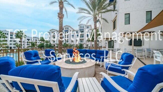 Building Photo - Stunning 1 Bedroom with Pool View