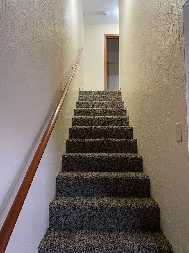 Building Photo - New Listing!