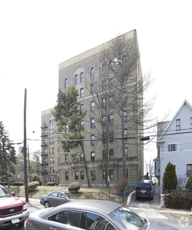 Building Photo - 10 Rich Ave