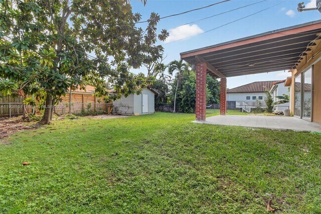 Building Photo - 2464 SW 19th St