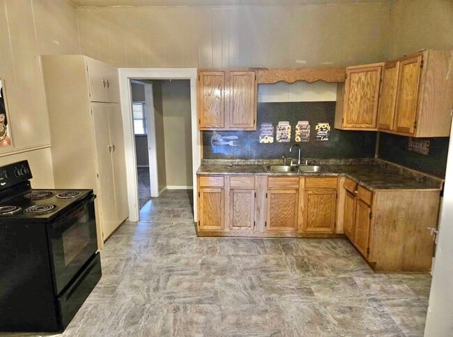 Building Photo - 4190 Sparks St