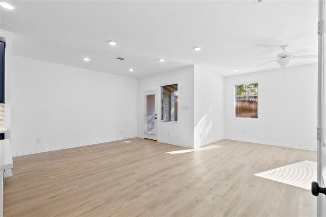 Building Photo - Brand-New 2025 Home in Gated Community Near Downtown Dallas