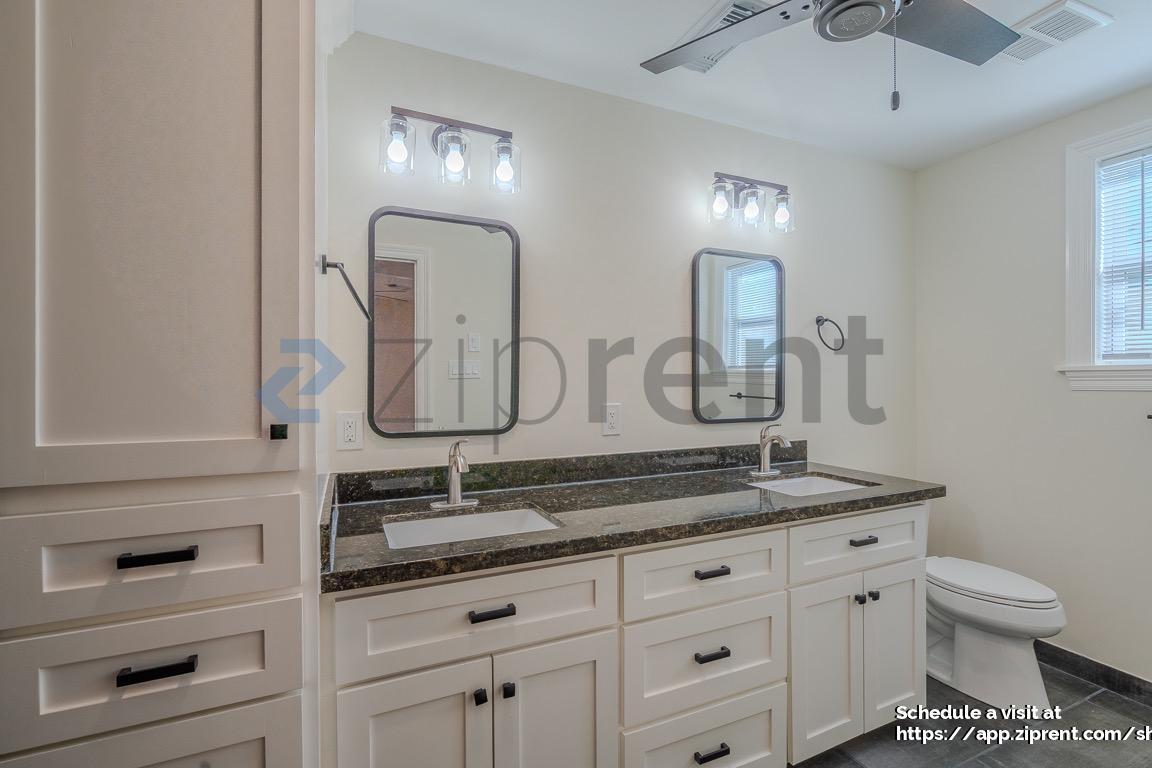 Building Photo - 4031 Leeshire Dr