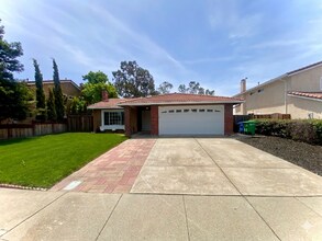 Building Photo - Bright Updated 4 Bedroom Home with Spacious Yard for Rent - Union City!
